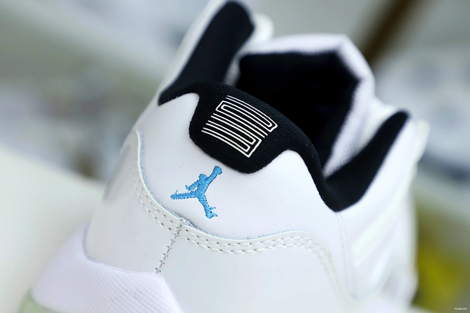 BLUE AIR LOW RETRO LEGEND 11 JORDAN 1004